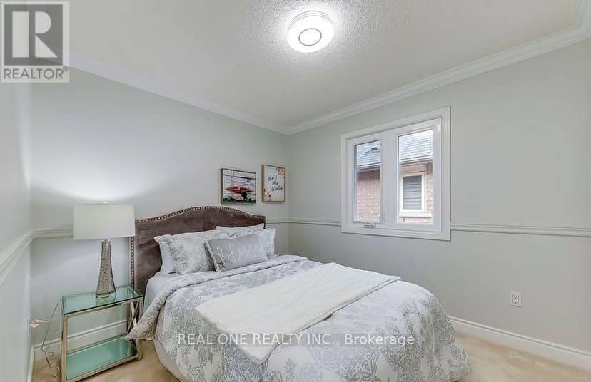 2093 Shorncliffe Boulevard — photo 24 of 31
