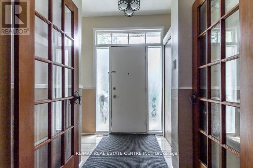 215-217 Queen Street — photo 10 of 40