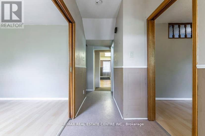 215-217 Queen Street — photo 12 of 40