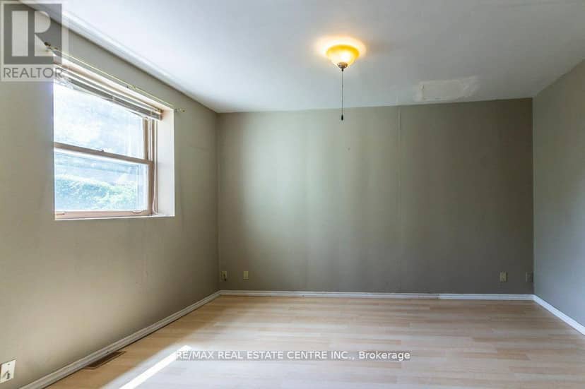 215-217 Queen Street — photo 13 of 40