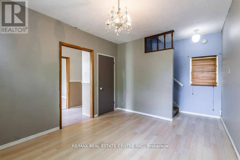 215-217 Queen Street — photo 16 of 40