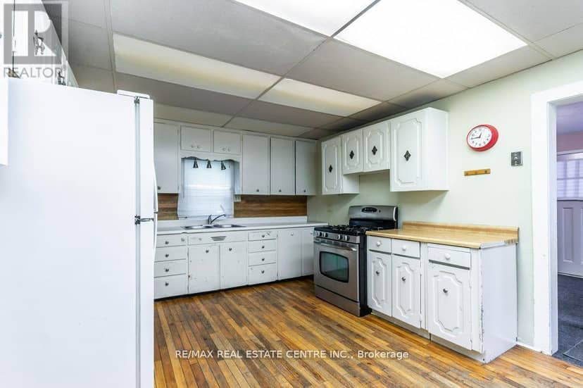 215-217 Queen Street — photo 18 of 40