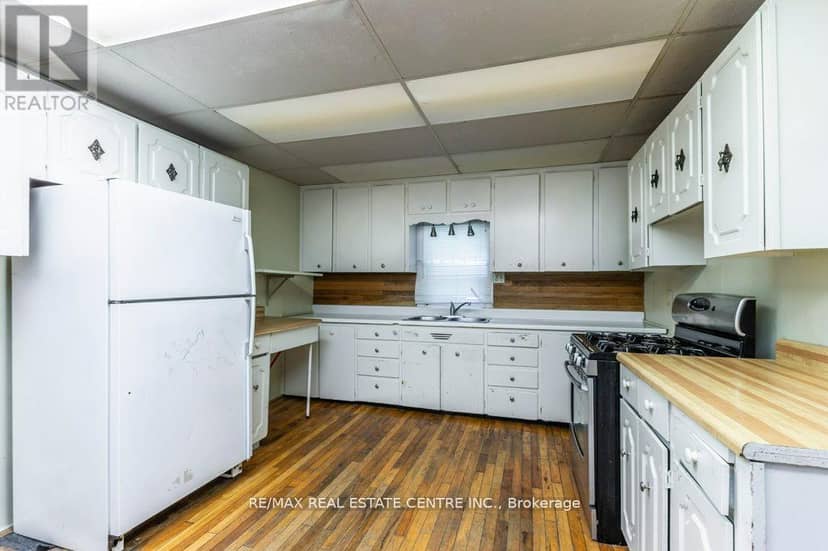 215-217 Queen Street — photo 19 of 40