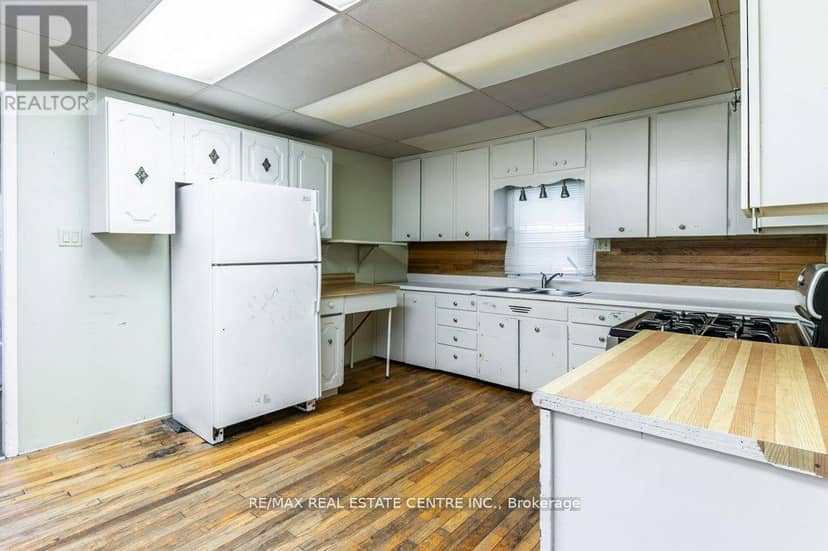 215-217 Queen Street — photo 20 of 40
