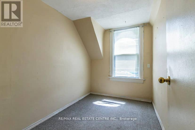 215-217 Queen Street — photo 24 of 40