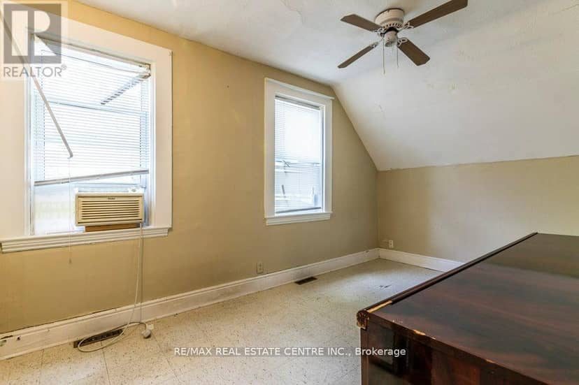 215-217 Queen Street — photo 26 of 40