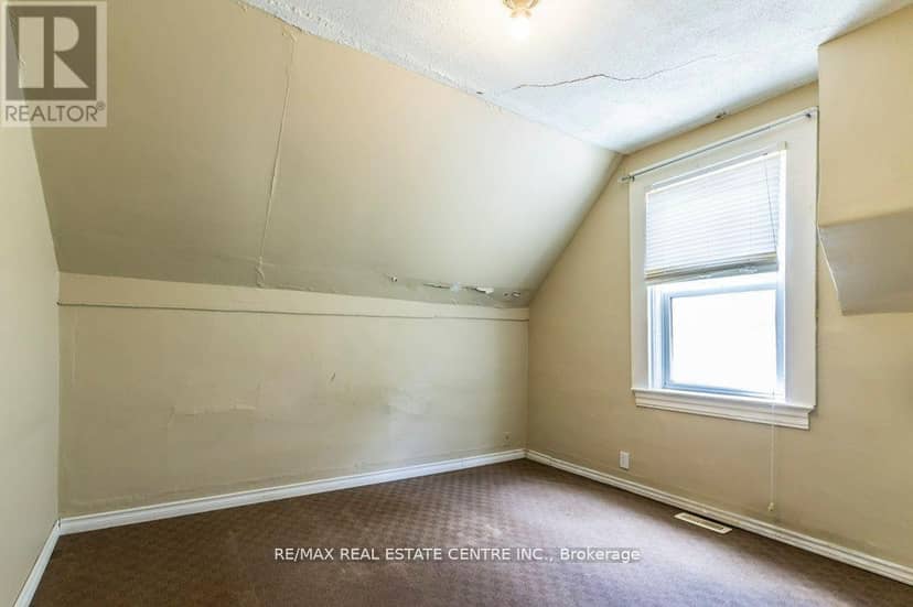 215-217 Queen Street — photo 28 of 40