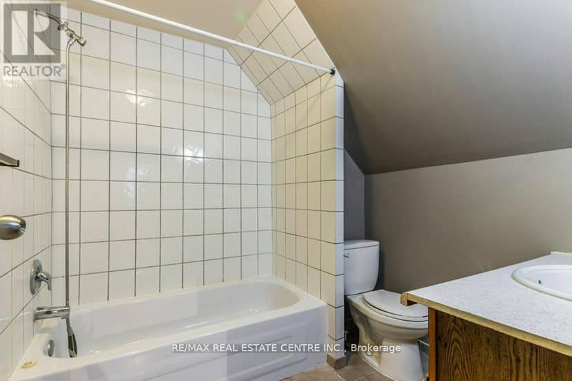 215-217 Queen Street — photo 30 of 40