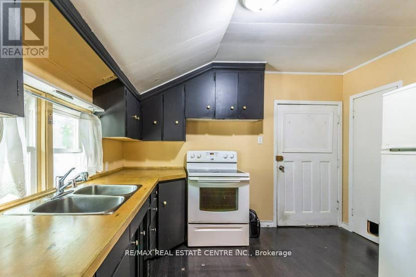 215-217 Queen Street — photo 35 of 40