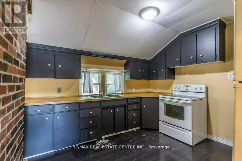 215-217 Queen Street — photo 36 of 40