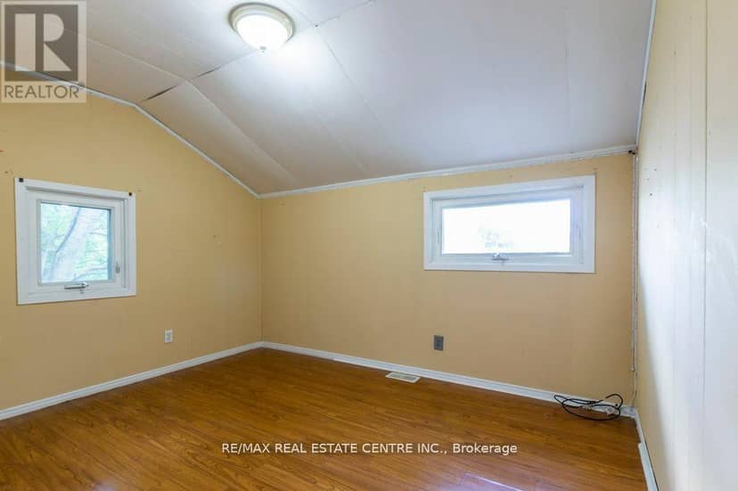 215-217 Queen Street — photo 37 of 40