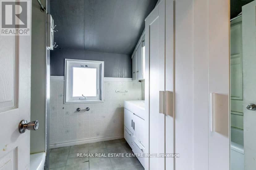 215-217 Queen Street — photo 39 of 40