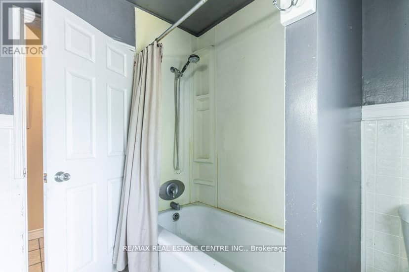 215-217 Queen Street — photo 40 of 40