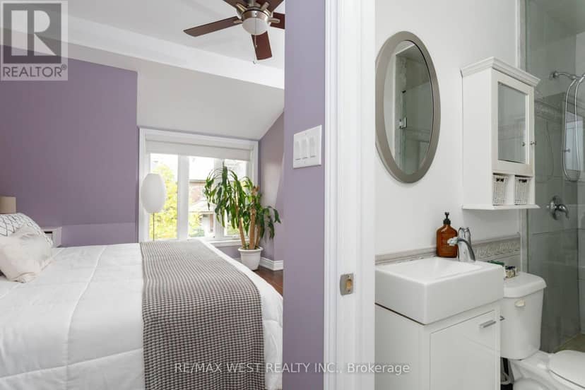 17A Cowan Avenue — photo 21 of 31