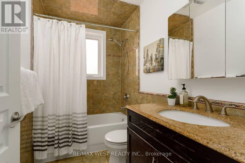 17A Cowan Avenue — photo 27 of 31
