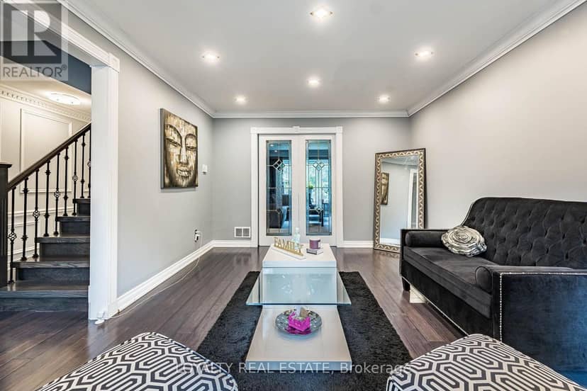 52 Newcastle Crescent, Brampton, photo 2