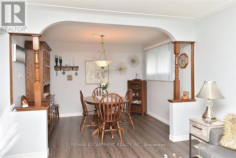 137 Fielding Crescent — photo 10 of 40