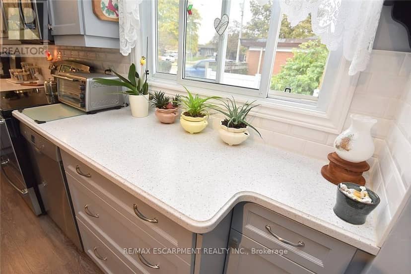 137 Fielding Crescent — photo 13 of 40