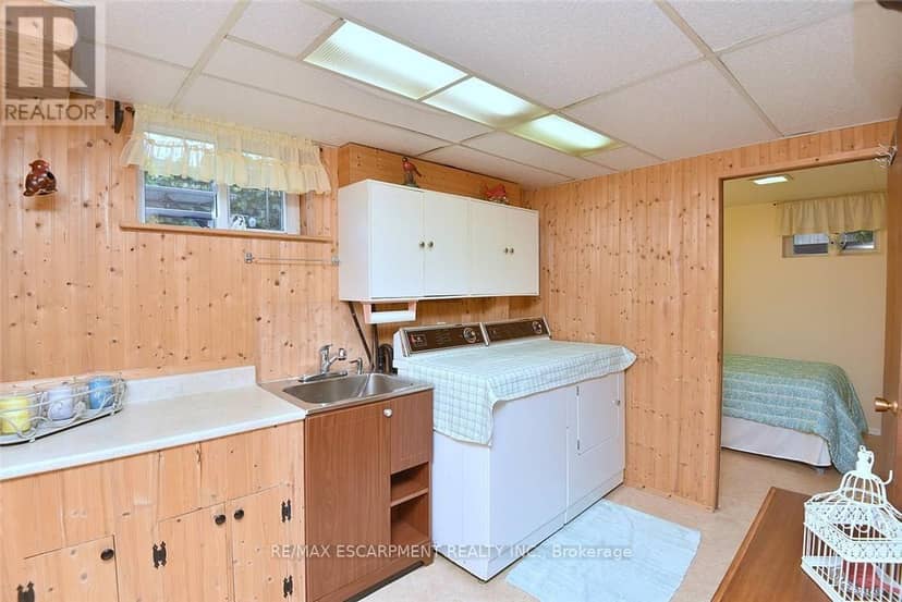 137 Fielding Crescent — photo 33 of 40