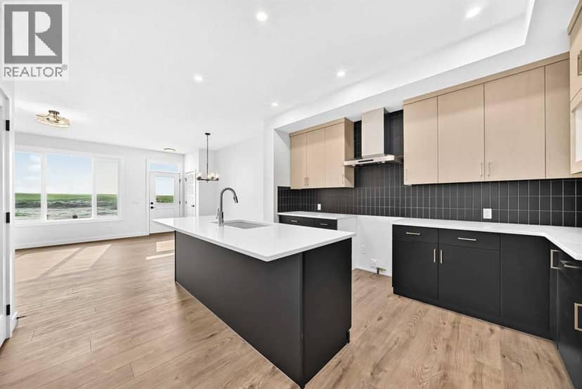 182 Lanark Gate SE — photo 9 of 25