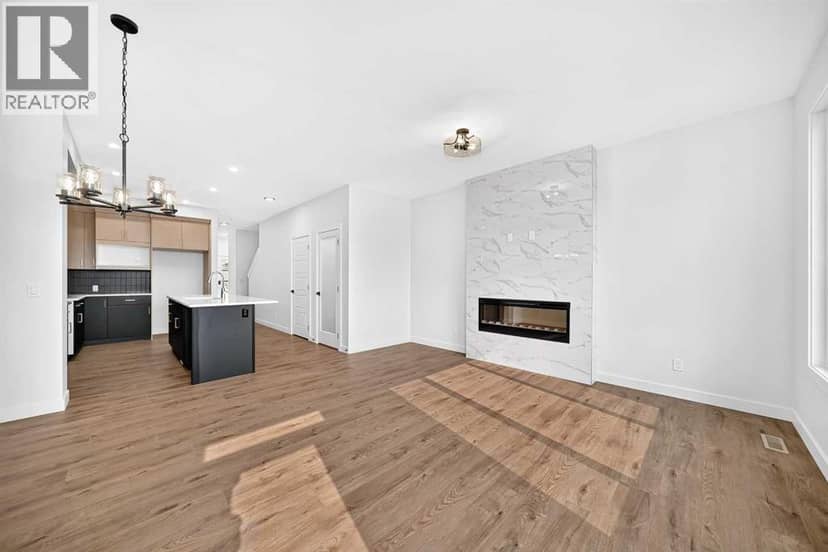 182 Lanark Gate SE — photo 10 of 25