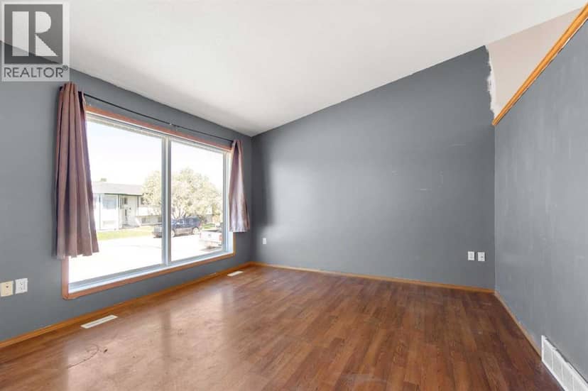 2385 Hatcher Drive NE, Medicine Hat, photo 3