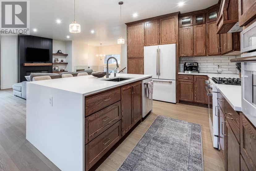 126 Queensgate BLVD — photo 10 of 40