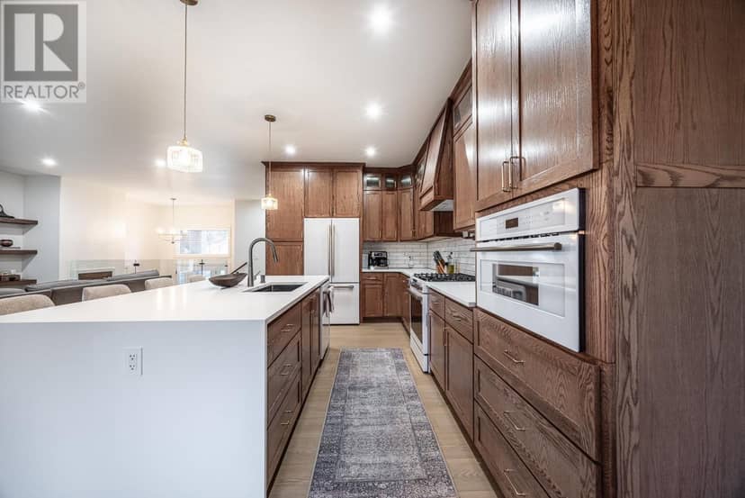 126 Queensgate BLVD — photo 12 of 40