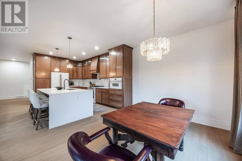 126 Queensgate BLVD — photo 13 of 40