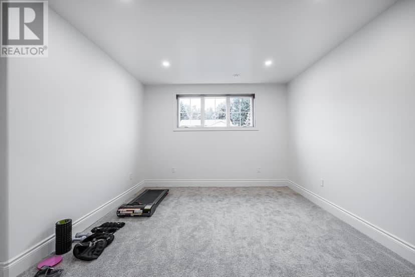 126 Queensgate BLVD — photo 33 of 40