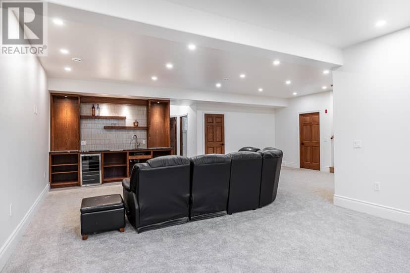 126 Queensgate BLVD — photo 35 of 40