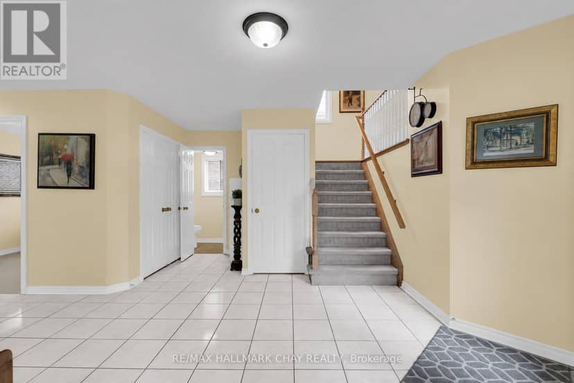 6 Whispering Pine Place, Barrie, photo 5