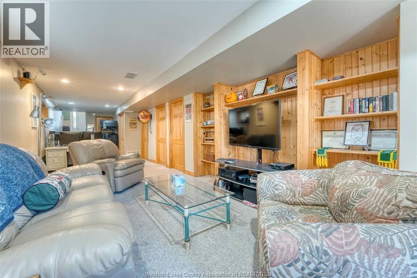 1583 Chateau Avenue — photo 22 of 34