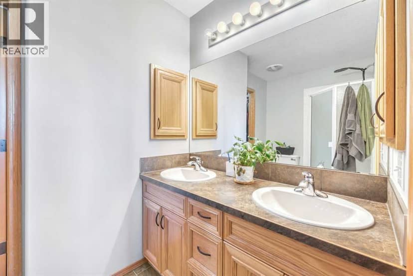 148 Aspen Creek Crescent — photo 23 of 40