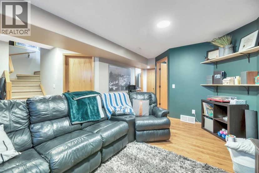 148 Aspen Creek Crescent — photo 32 of 40