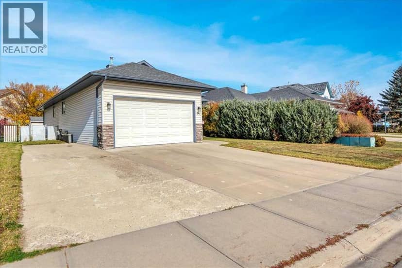 94 Parklane Drive, Strathmore, photo 3