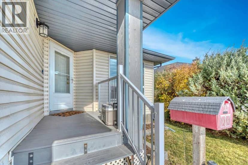 94 Parklane Drive, Strathmore, photo 4