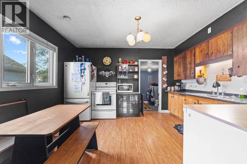 6115 50A Avenue — photo 9 of 27