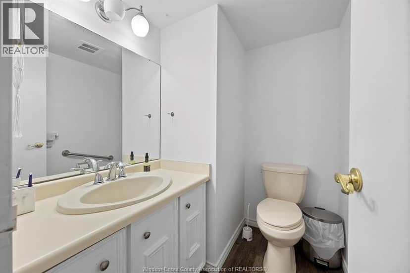 8591 Riverside DRIVE East Unit# 802 — photo 16 of 33