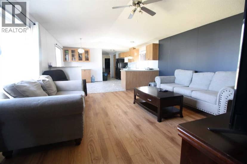 9900 108 Street, High Level, photo 3