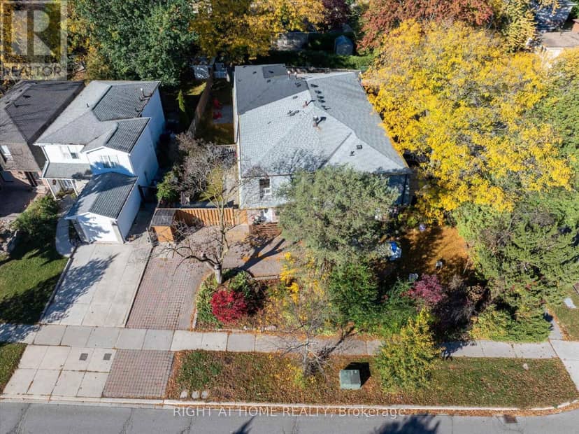 124 Springhead Gardens, Richmond Hill, photo 2