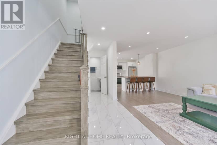 124 Springhead Gardens, Richmond Hill, photo 8
