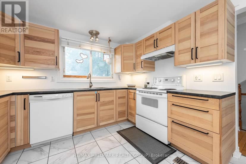 121 - 1045 Morrison Drive — photo 12 of 40