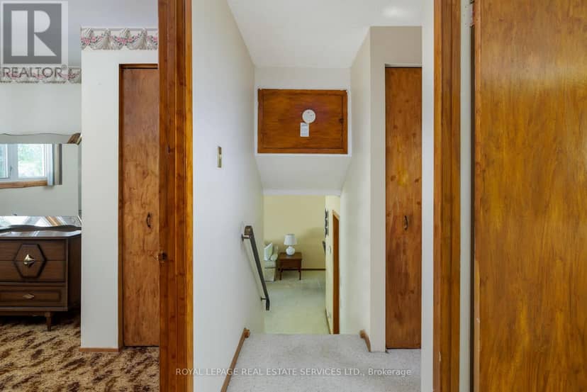 18 Osborne Crescent — photo 15 of 33