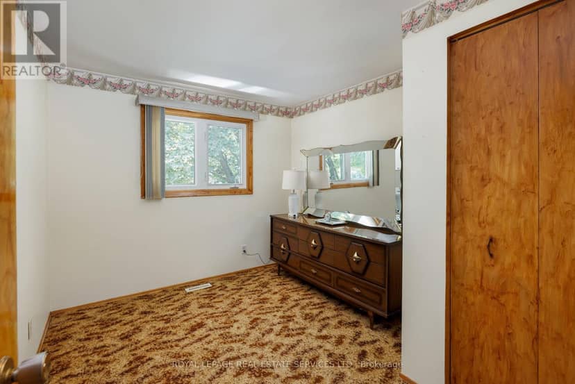 18 Osborne Crescent — photo 18 of 33