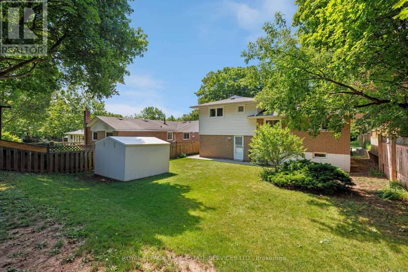 18 Osborne Crescent — photo 26 of 33