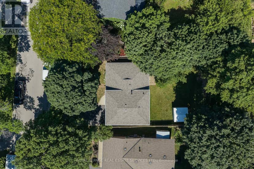 18 Osborne Crescent — photo 27 of 33
