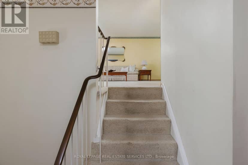 18 Osborne Crescent, Oakville, photo 5