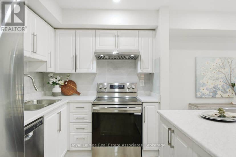 16 - 3975 Eglinton Avenue W — photo 11 of 32