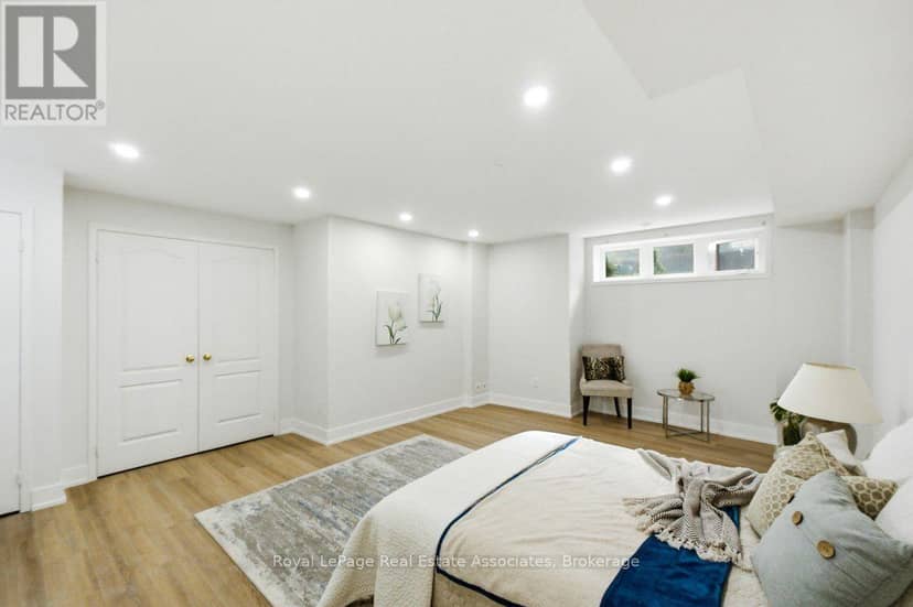 16 - 3975 Eglinton Avenue W — photo 20 of 32